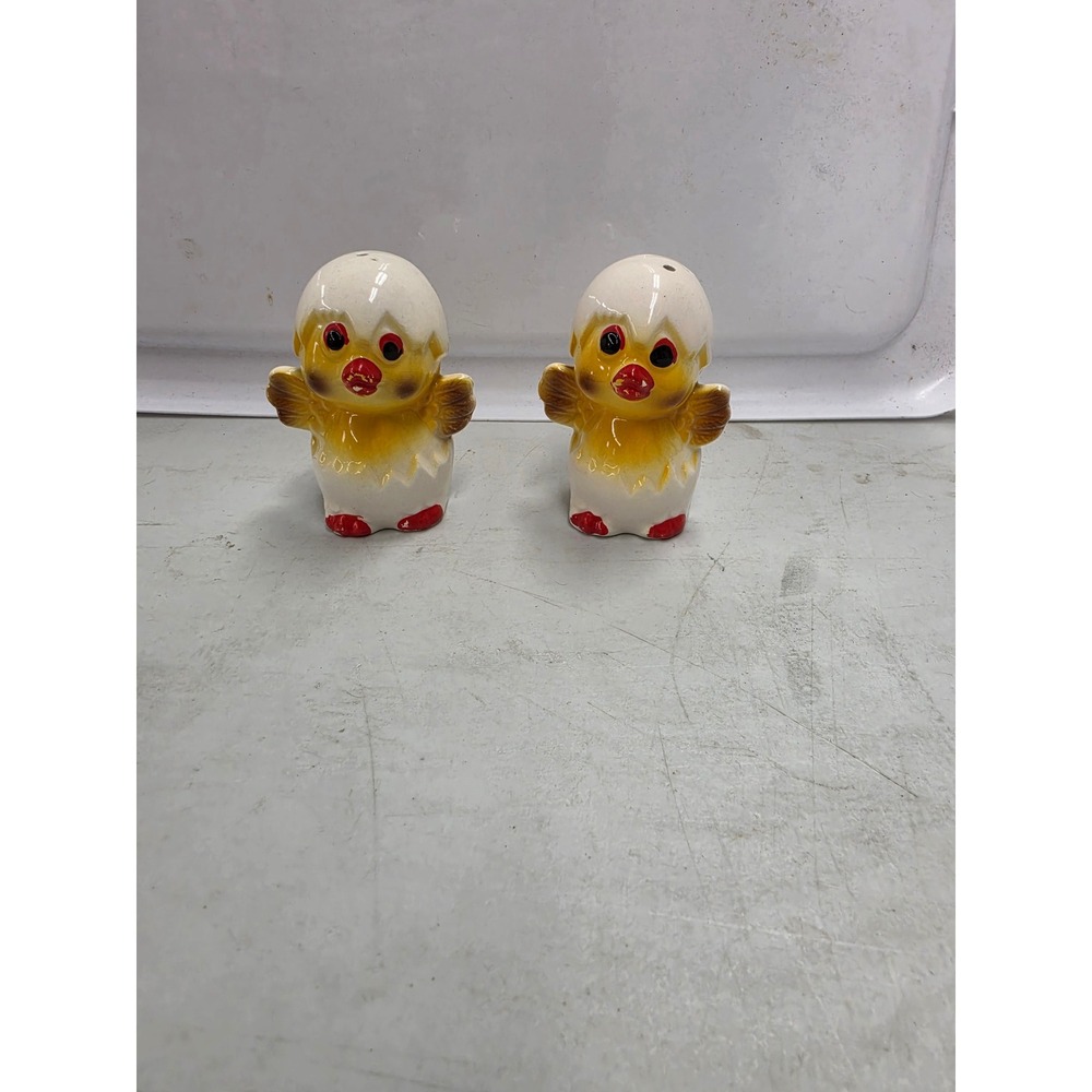 Vintage Ceramic Chick in Eggshell Salt and Pepper Shakers Set Yellow White